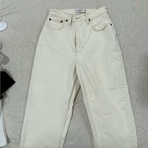 Abercrombie & Fitch Women's High Rise Straight Leg Jeans Curve Love- Cream
